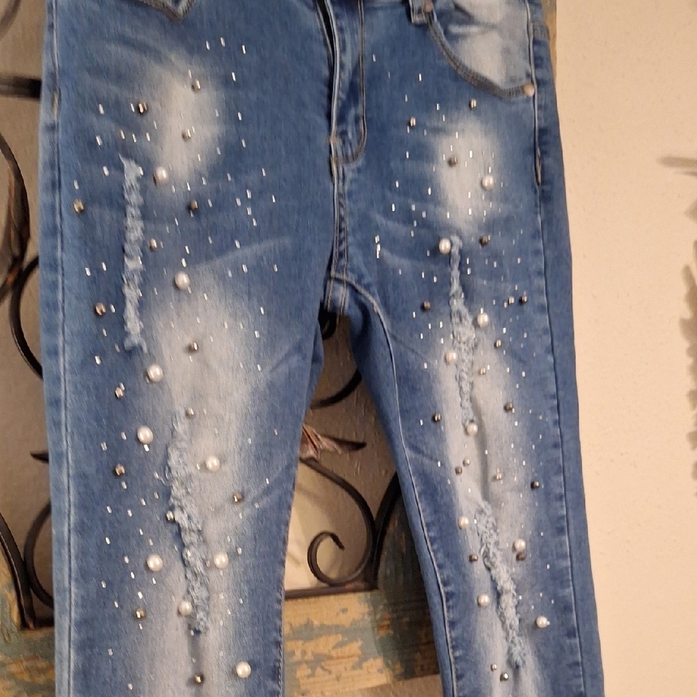Stylish Skinny Jeans with Studded Pearl Details. NWOT Size 5 - Picture 7 of 13